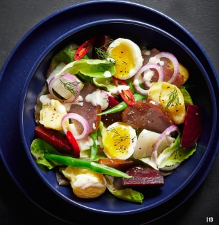 סלט ניסואז וטונה מעושנת